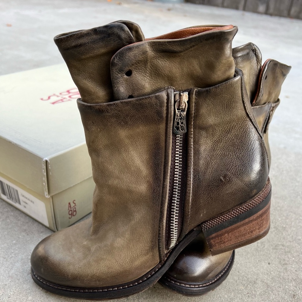 Handmade AS 98 booties, Moss Green, solid Leather Uppers and Lugged Soles, 8 Med